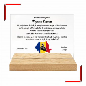 Placheta plexiglas pe suport de lemn - pensionare militar